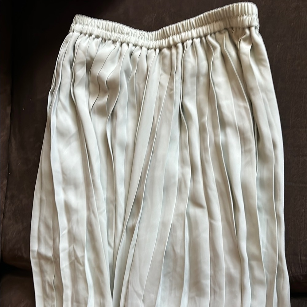 Pleated mxi skirt size xs - UNIQLO never worn
